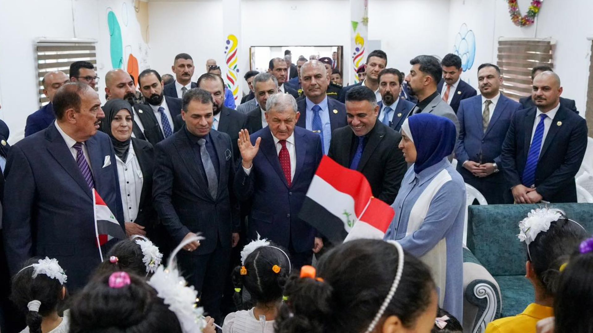 رئيس الجمهورية يزور دار زهور العلوية للأيتام الصغار في بغداد 